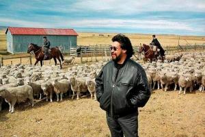 Photo: Daniel Mordzinski.