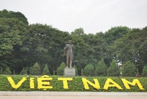 Statue of Lenin in Pho Tran Nhan Tong ( Lenin Park ) in Hanoi