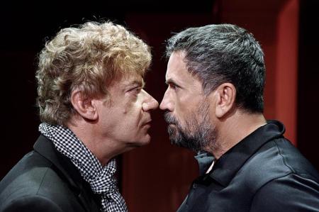 ''MOY LES ALH8EIA;'' TAKHS PAPAMAT8AIOY, SPYROS PAPADOPOYLOS