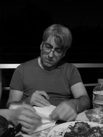 Θάνος στο Σημειωματάριο. Φωτ. Λάμπρος Σκουζάκης