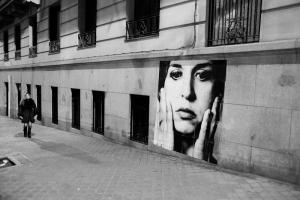 Tina Modotti en la calle Altamirano.