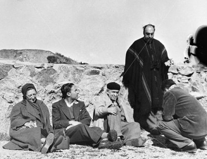 soviet-writer-ilya-erenburg-3rd-left-chilean-poet-pablo-neruda-and-B9R9J2